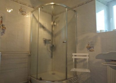 Chambre-lAuthentique-Douche-Le-Bois-Bras-ST-CAST-400x284